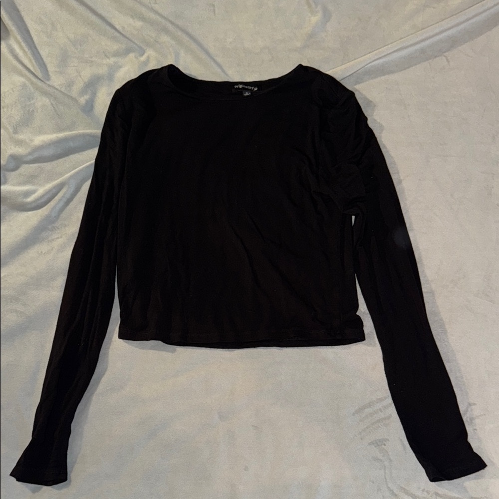 Women's Black Long Sleeve Cropped Top